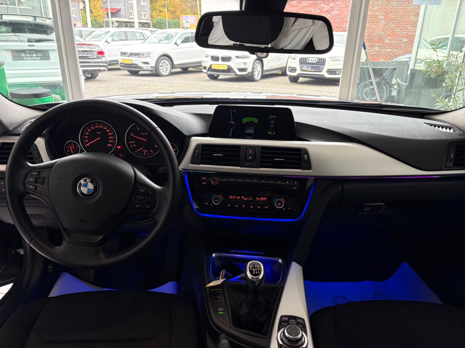 Fahrzeugabbildung BMW 325 d Lim. F30 *NAVIGATION*AMBIENTE*