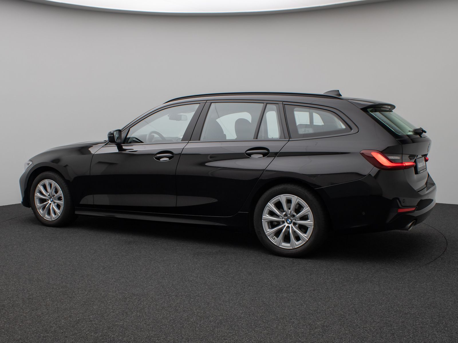 Fahrzeugabbildung BMW 318i Kamera DAB HiFi CockPitPro Alarm LED Sport