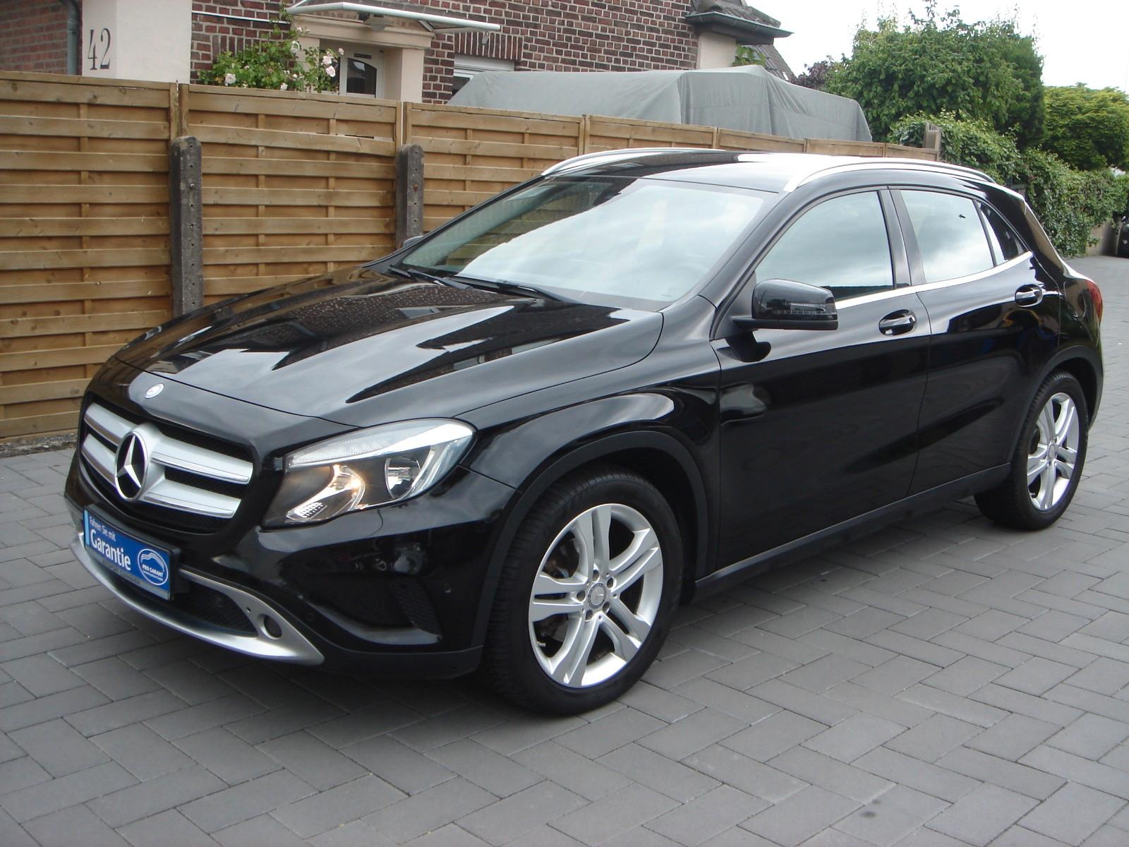 Mercedes-Benz GLA 220 d 4Matic URBAN+NAVI+AHK+18ZOLL+