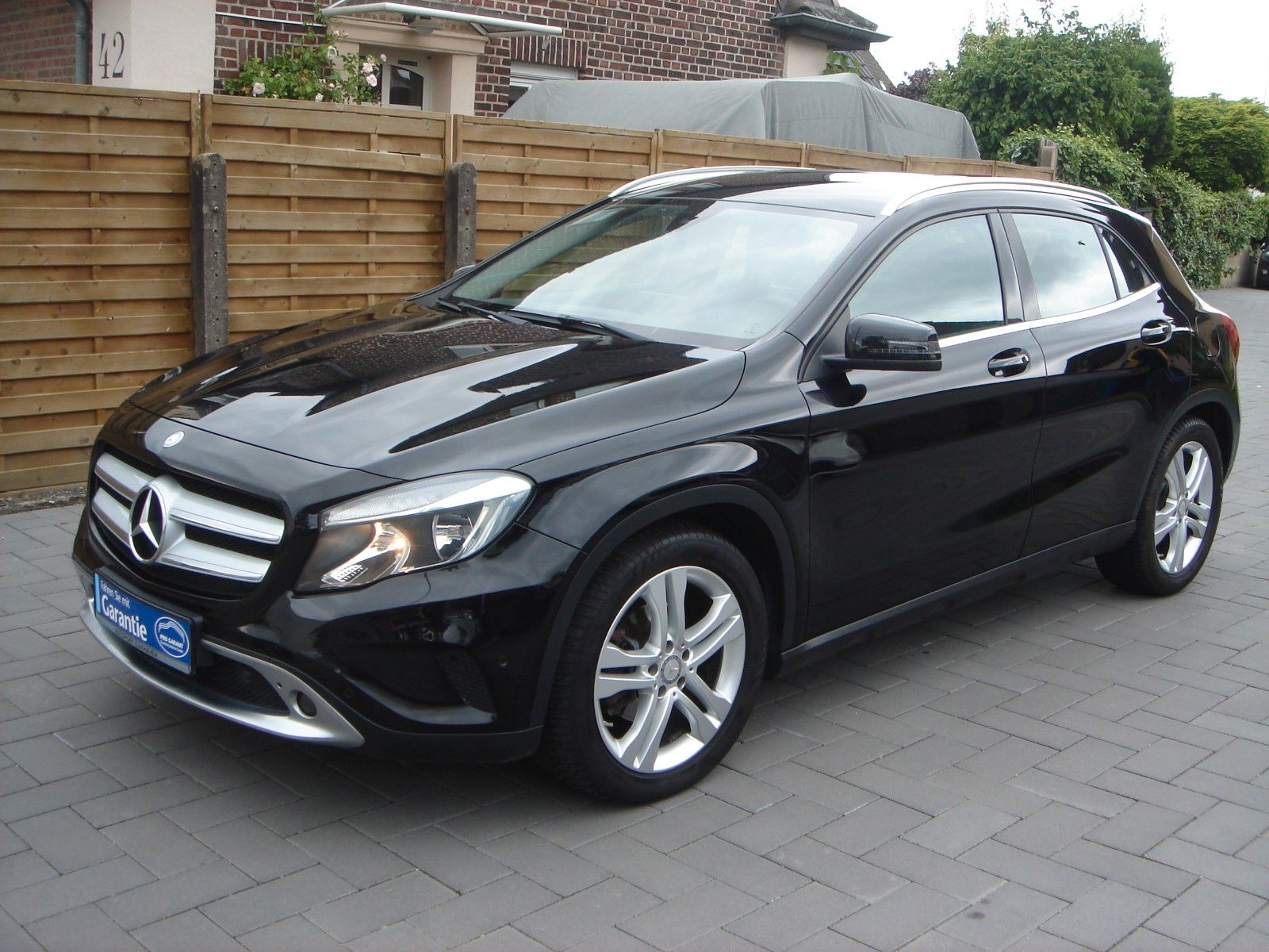 MERCEDES-BENZ GLA 220 d 4Matic URBAN+NAVI+AHK+18ZOLL+
