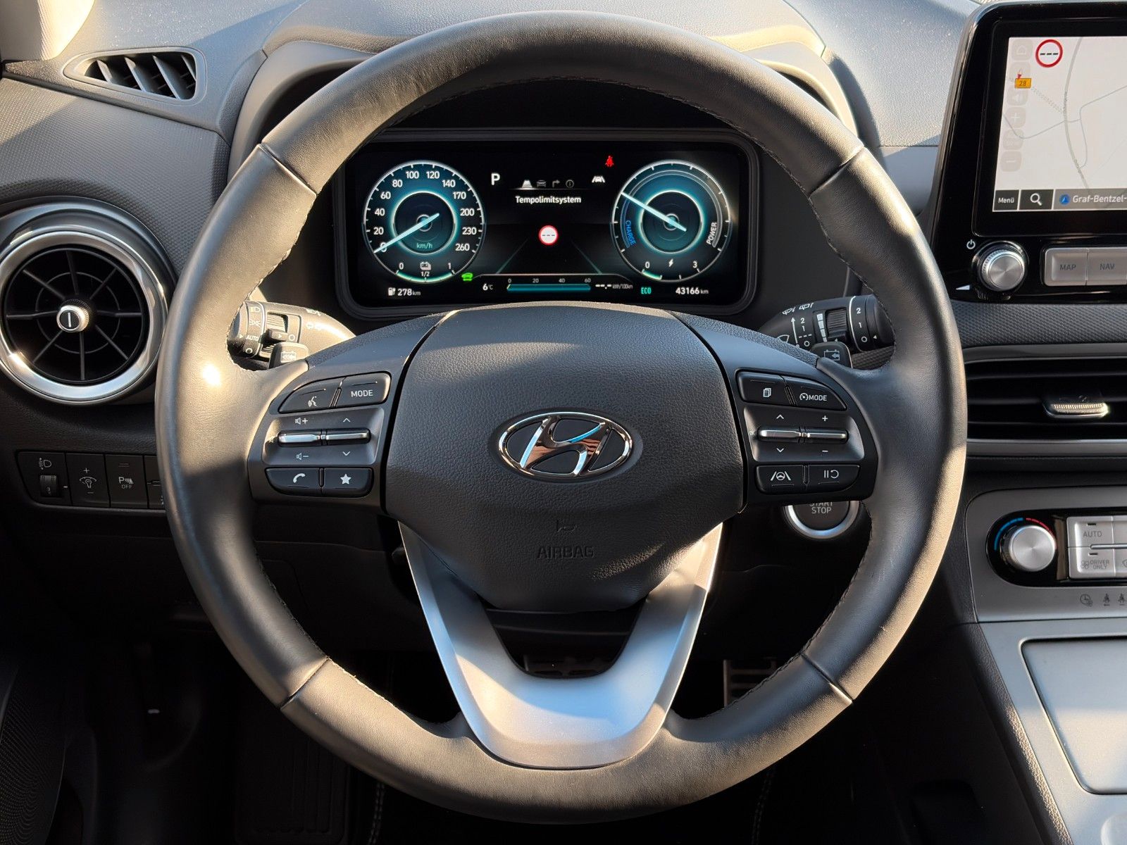 Fahrzeugabbildung Hyundai KONA E Edition 30+ Wärmepumpe CarPlay KRELL LHZ