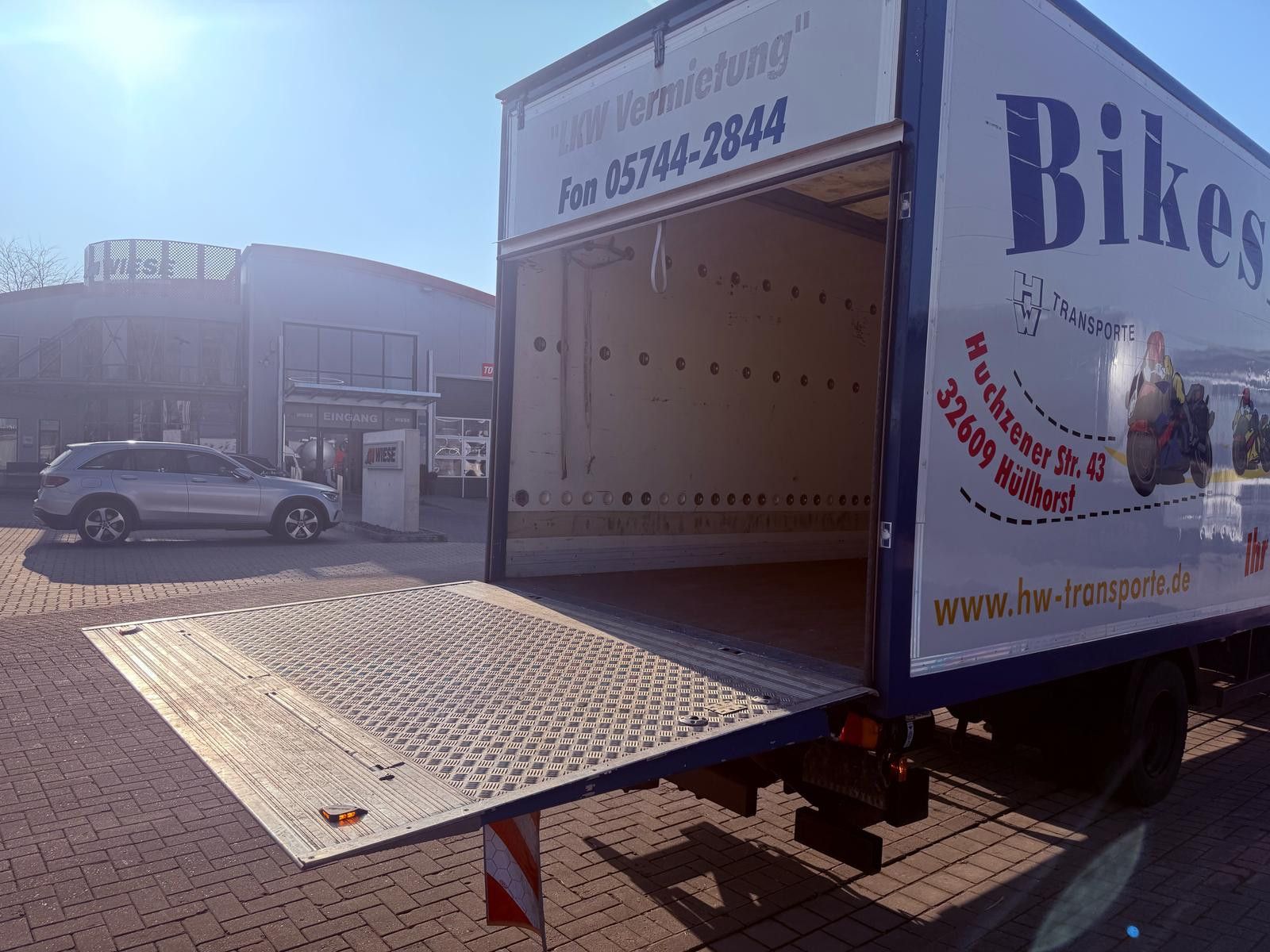 Fahrzeugabbildung Iveco EEV 80E22 EuroCargo Koffer mit Ladebordwand 1T