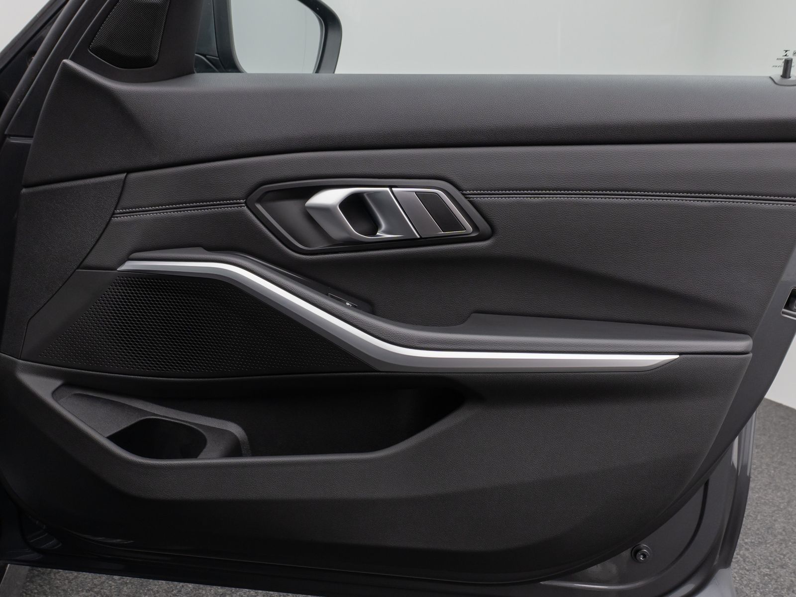 Fahrzeugabbildung BMW 330d xD Panorama DAB HiFi Stop&Go PDC AHK Sport