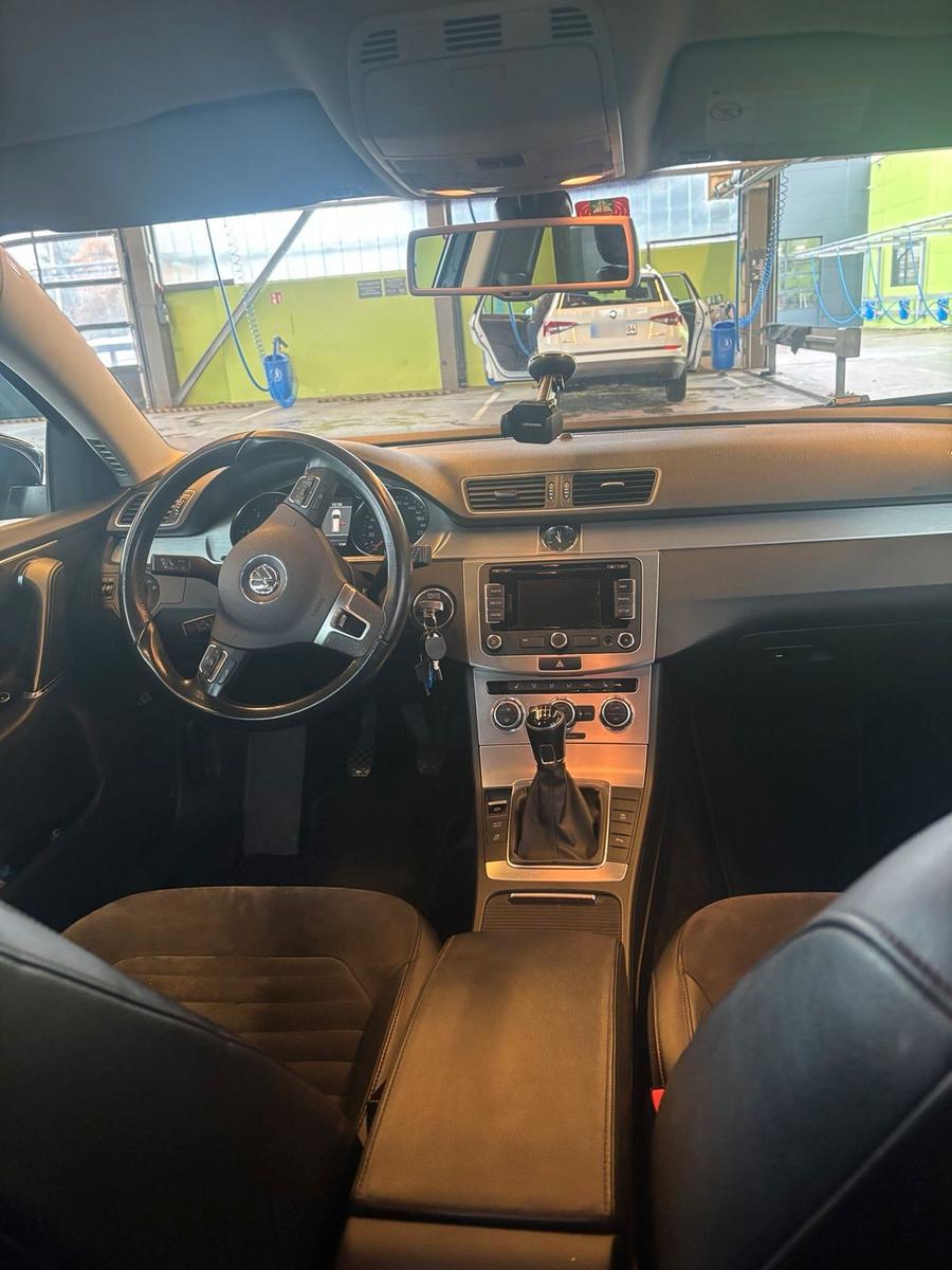 Volkswagen Passat 2012 — photo 8