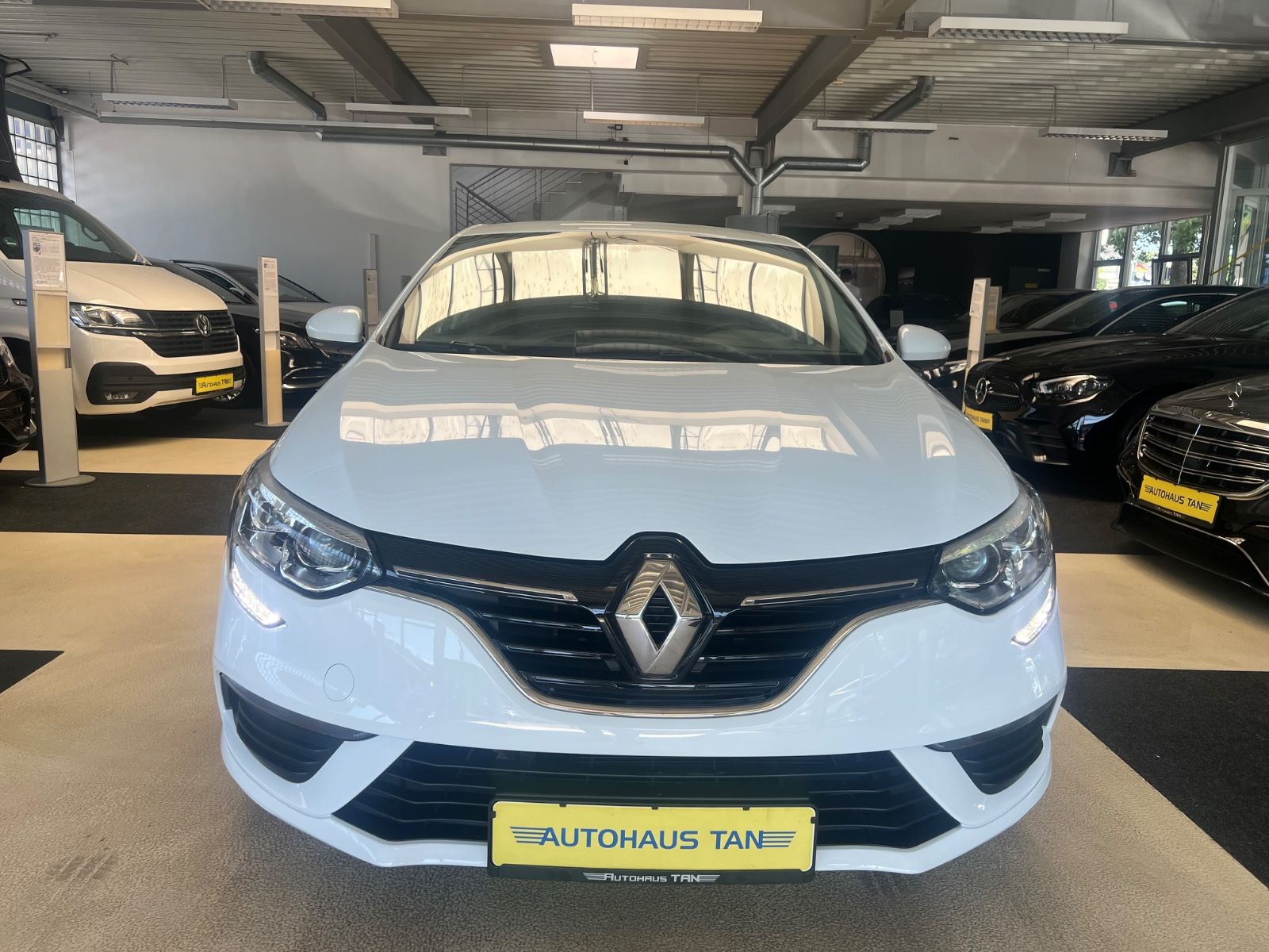 Fahrzeugabbildung Renault Megane IV Lim. 5-trg. Life *BLUETOOTH*LED*