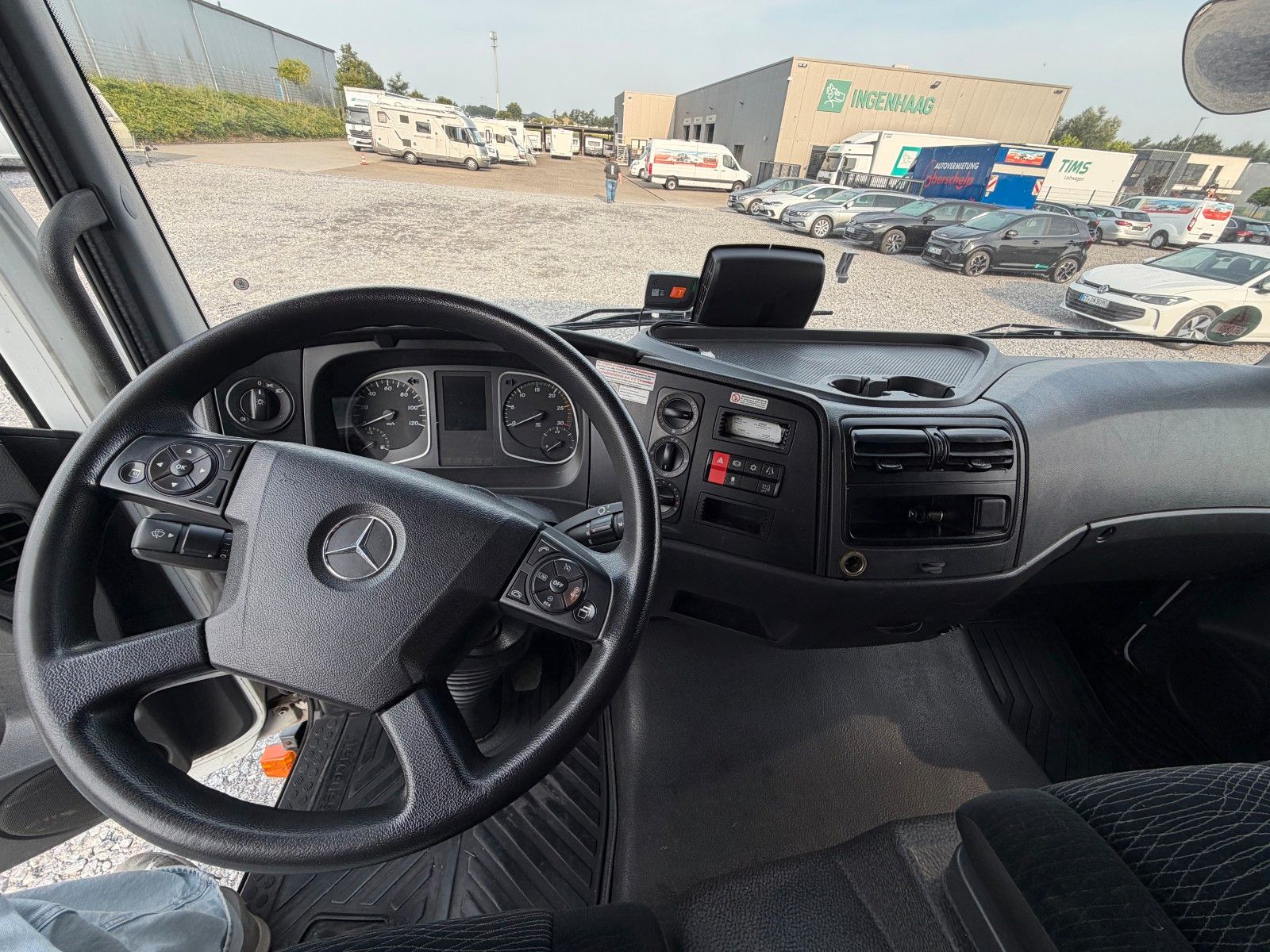 Fahrzeugabbildung Mercedes-Benz Atego 818 Koffer 7200 mm LBW Autom. Klima
