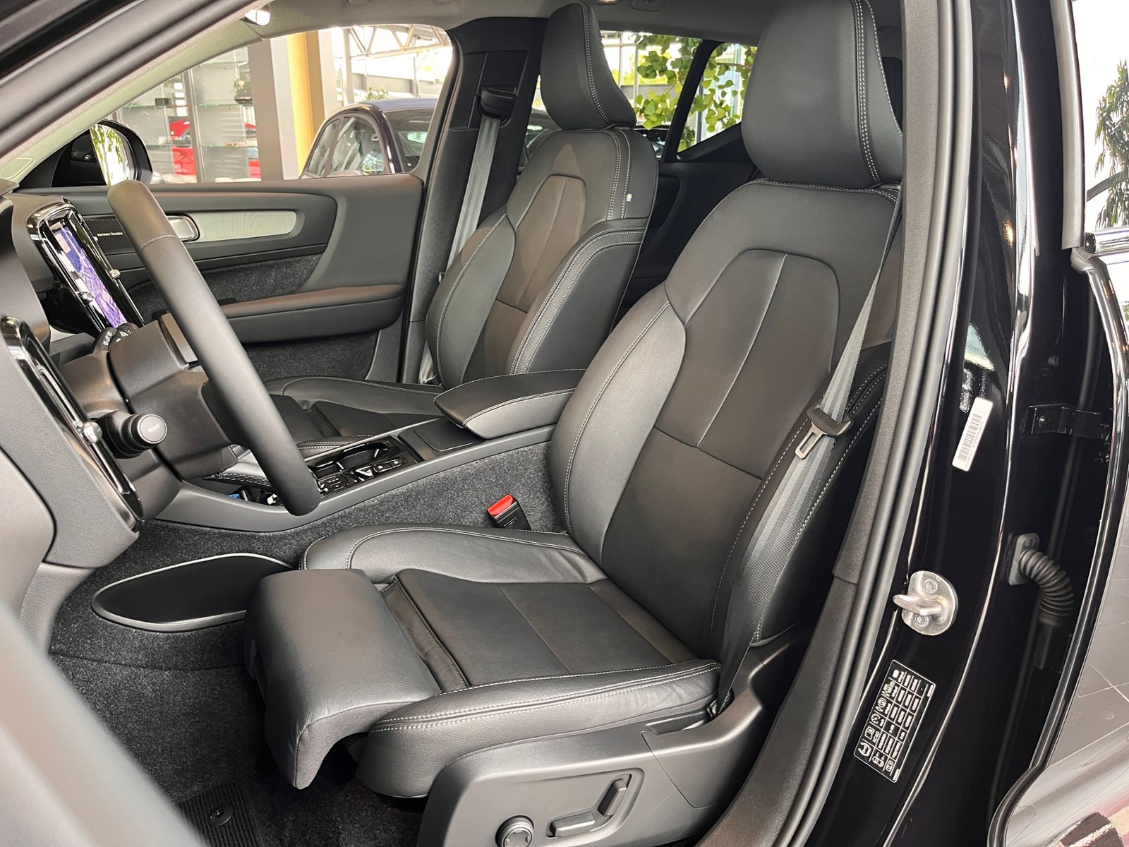 Fahrzeugabbildung Volvo XC40 Ultra Dark PANO AHK 21" 360° KAM