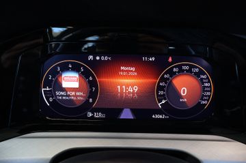 Volkswagen Golf VIII 1.0 TSI Life AID+ACC+LANE+LED+CARPLAY