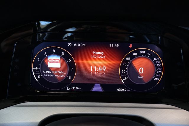 Volkswagen Golf VIII 1.0 TSI Life AID+ACC+LANE+LED+CARPLAY