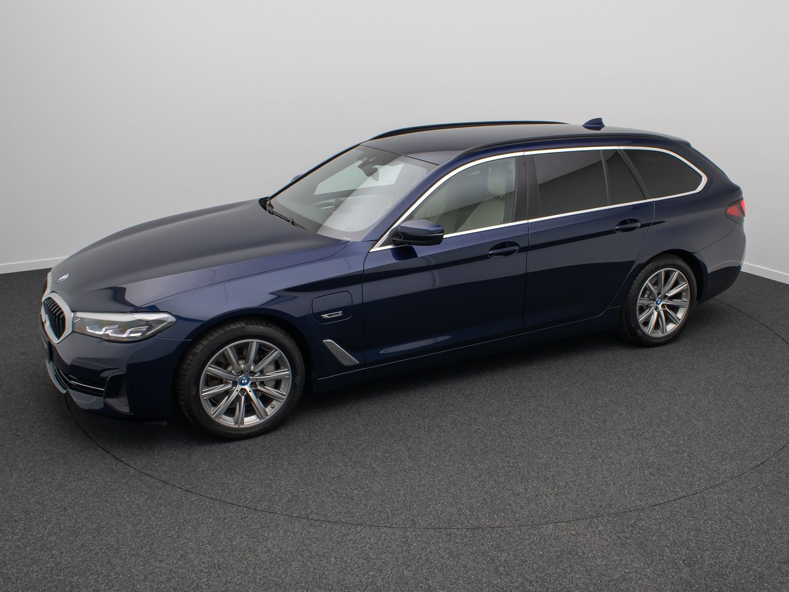 Fahrzeugabbildung BMW 520e Alarm AHK DAB HiFi Individual Leder 18Zoll