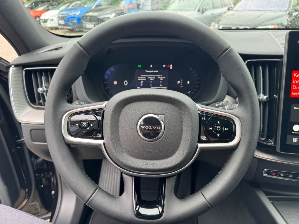 Fahrzeugabbildung Volvo XC60 B5 B AWD Plus Black Edition+Pano+LichtPak