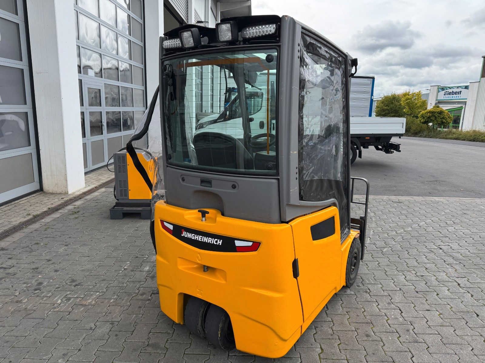 Fahrzeugabbildung Jungheinrich EFG 215 / Triplex: 4.25m! / SS / nur 3.298h!