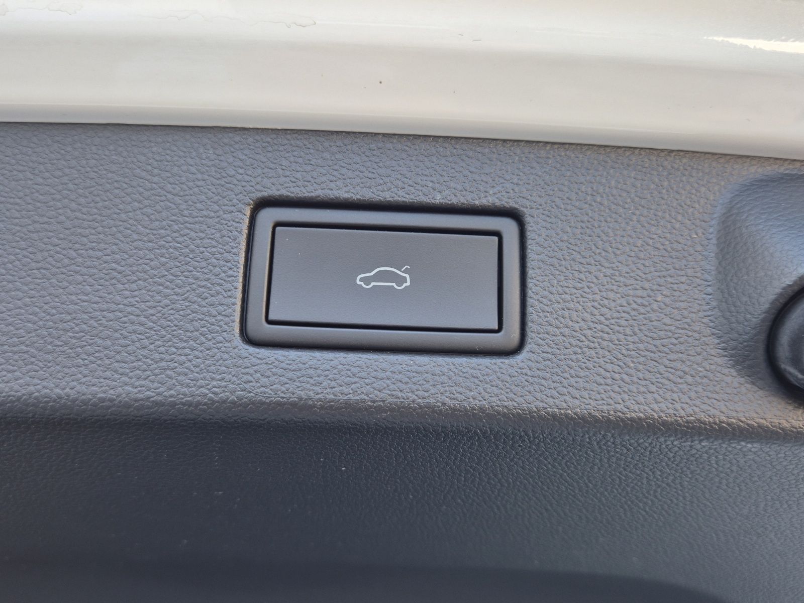 Fahrzeugabbildung Volkswagen Arteon SB TSI R-Line DSG Matrix AHK Navi AID ACC