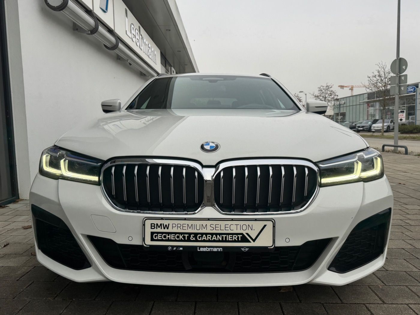 Fahrzeugabbildung BMW 540d xDrive Tour. M-Sport AHK 2 JAHRE GARANTIE