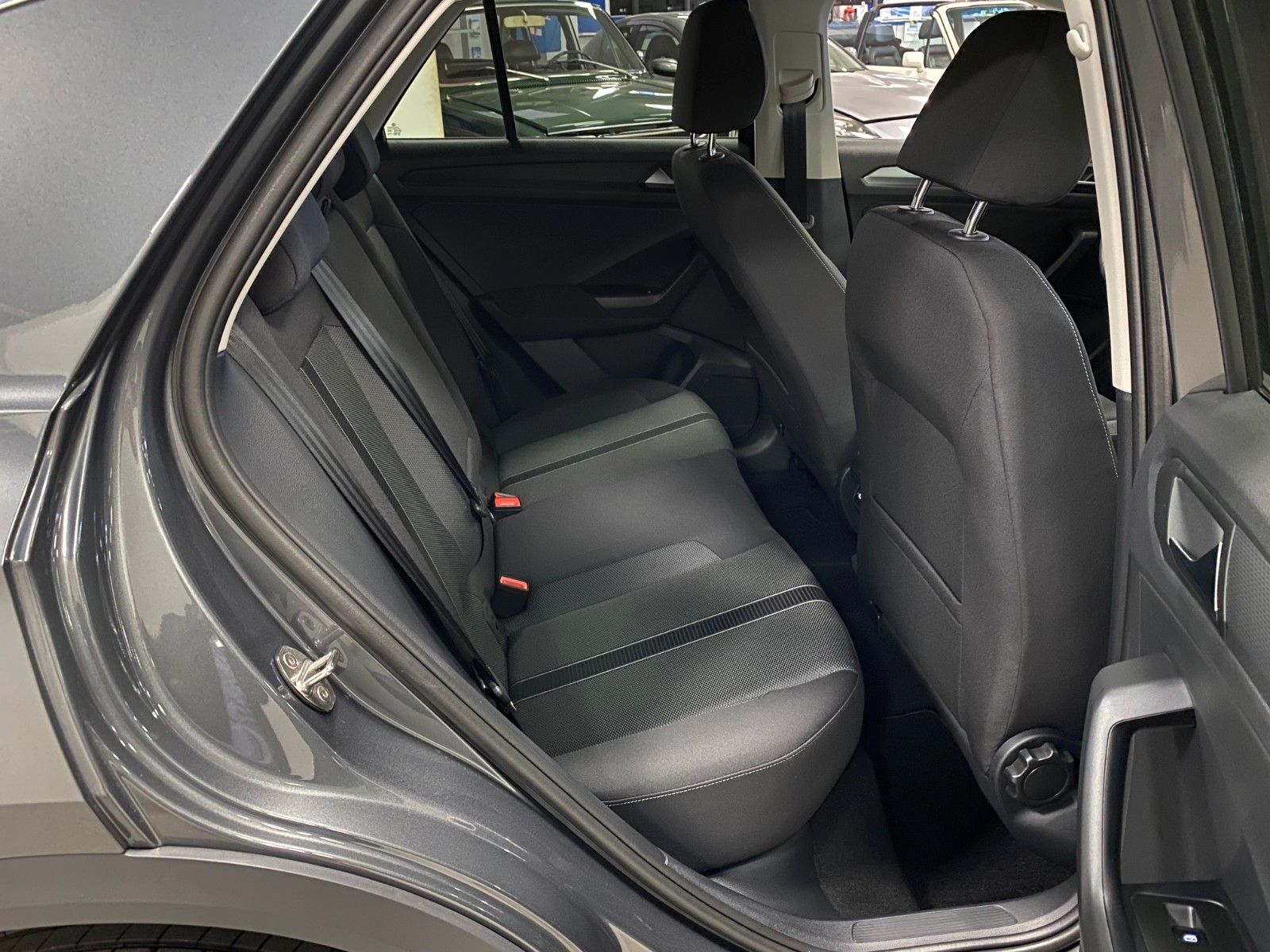 Fahrzeugabbildung Volkswagen T-Roc 1.5 TSI Life+ACC+LED+KAMERA+virt.TACHO+PDC