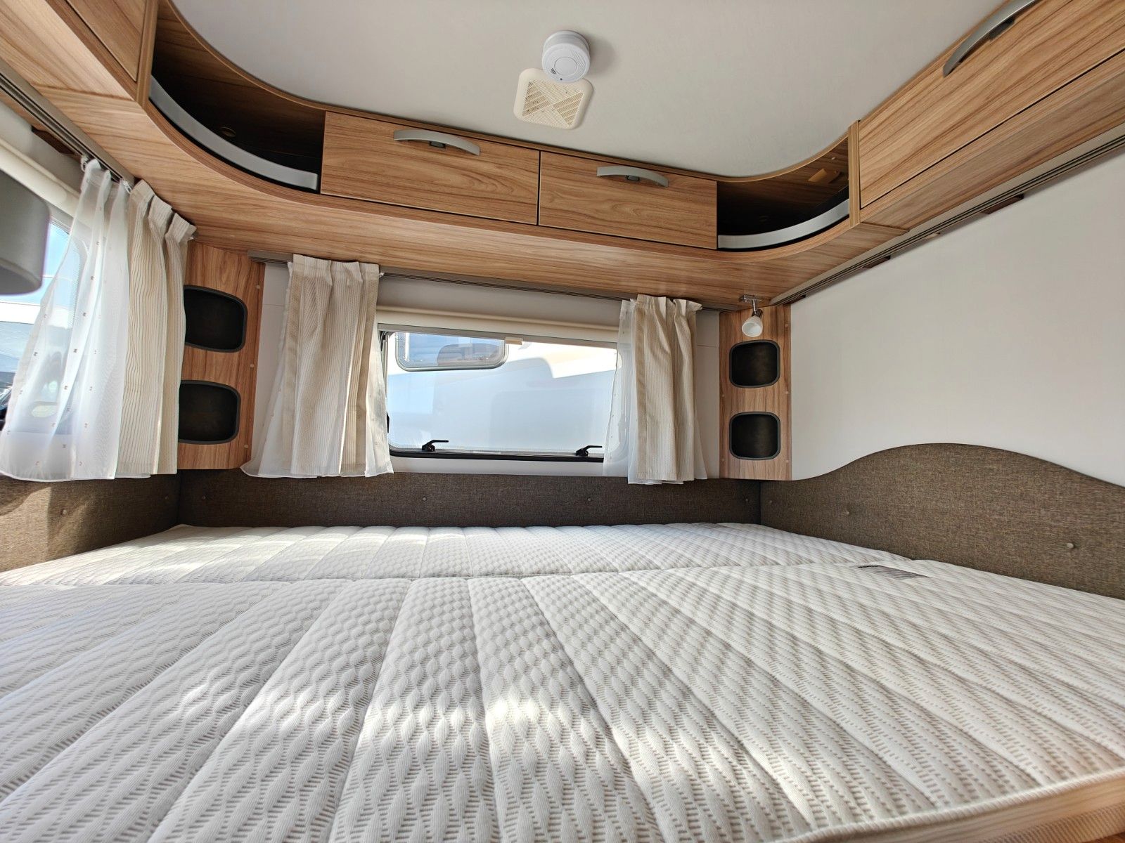 Fahrzeugabbildung HYMER / ERIBA / HYMERCAR Feeling 425 Schlafdach - SPRING SALE -