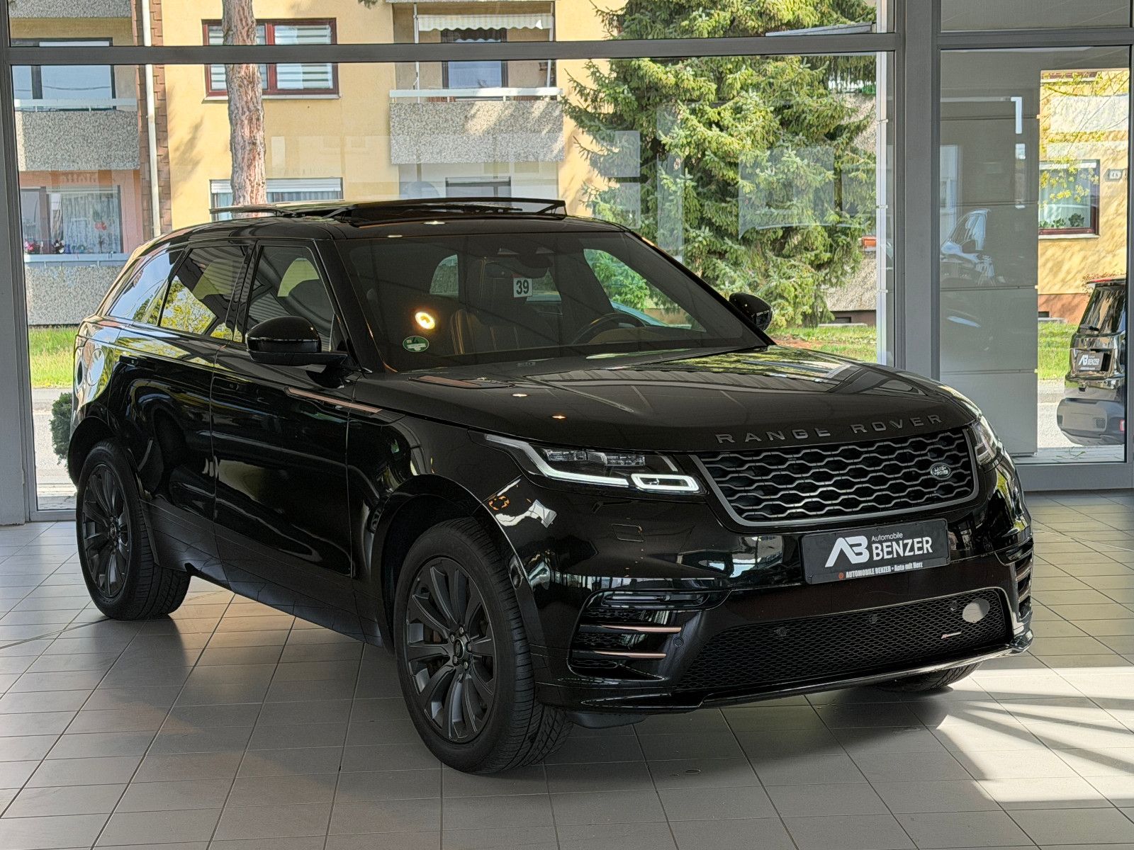 Fahrzeugabbildung Land Rover Range Rover Velar/R-DYNAMIC/PANO/HEAD-UP/ACC