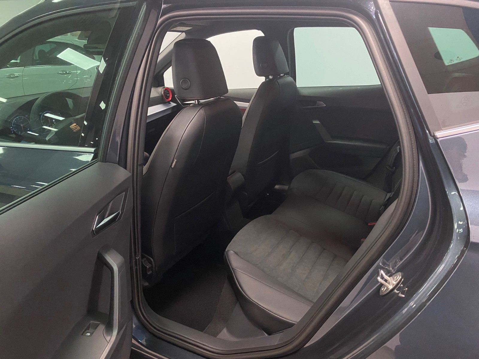 Fahrzeugabbildung SEAT Arona TSI FR DSG+AHK+5 Ja. GARANTIE+SPURWECHSEL+