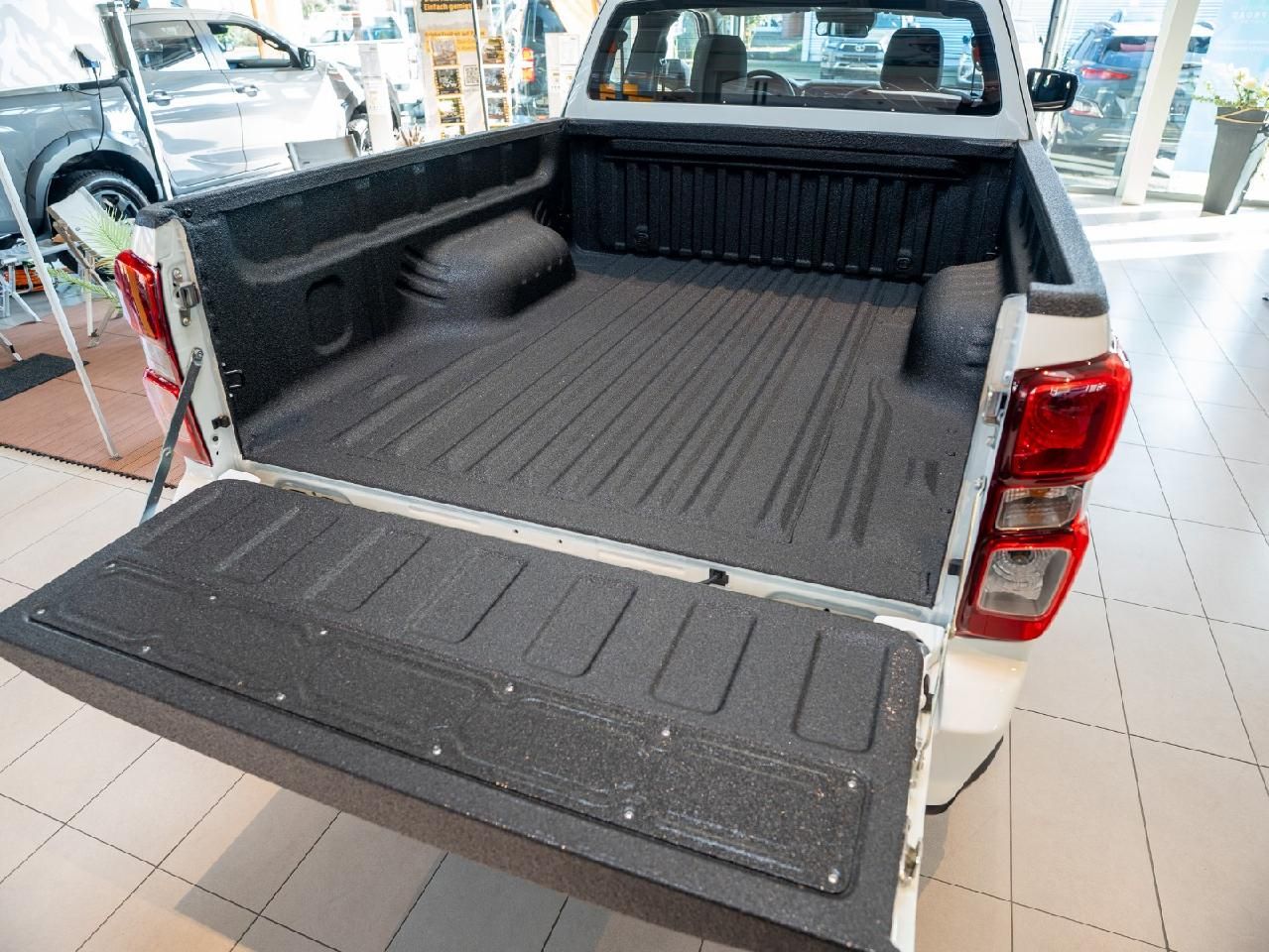 Fahrzeugabbildung Isuzu D-Max Space Cab 4WD LS