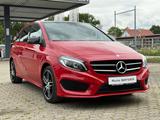 Mercedes-Benz B 180 AMG Line PANO LED NAVI AHK - Mercedes-Benz B 180: Rot