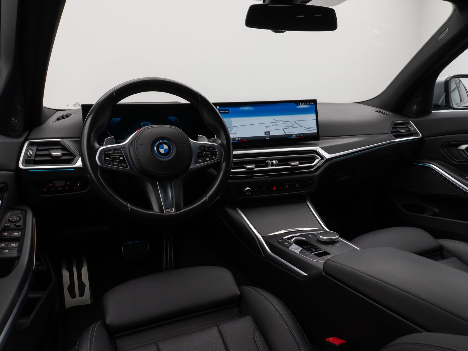 Fahrzeugabbildung BMW 330e M Sport Kamera HUD DAB H/K DrivAssis 19Zoll