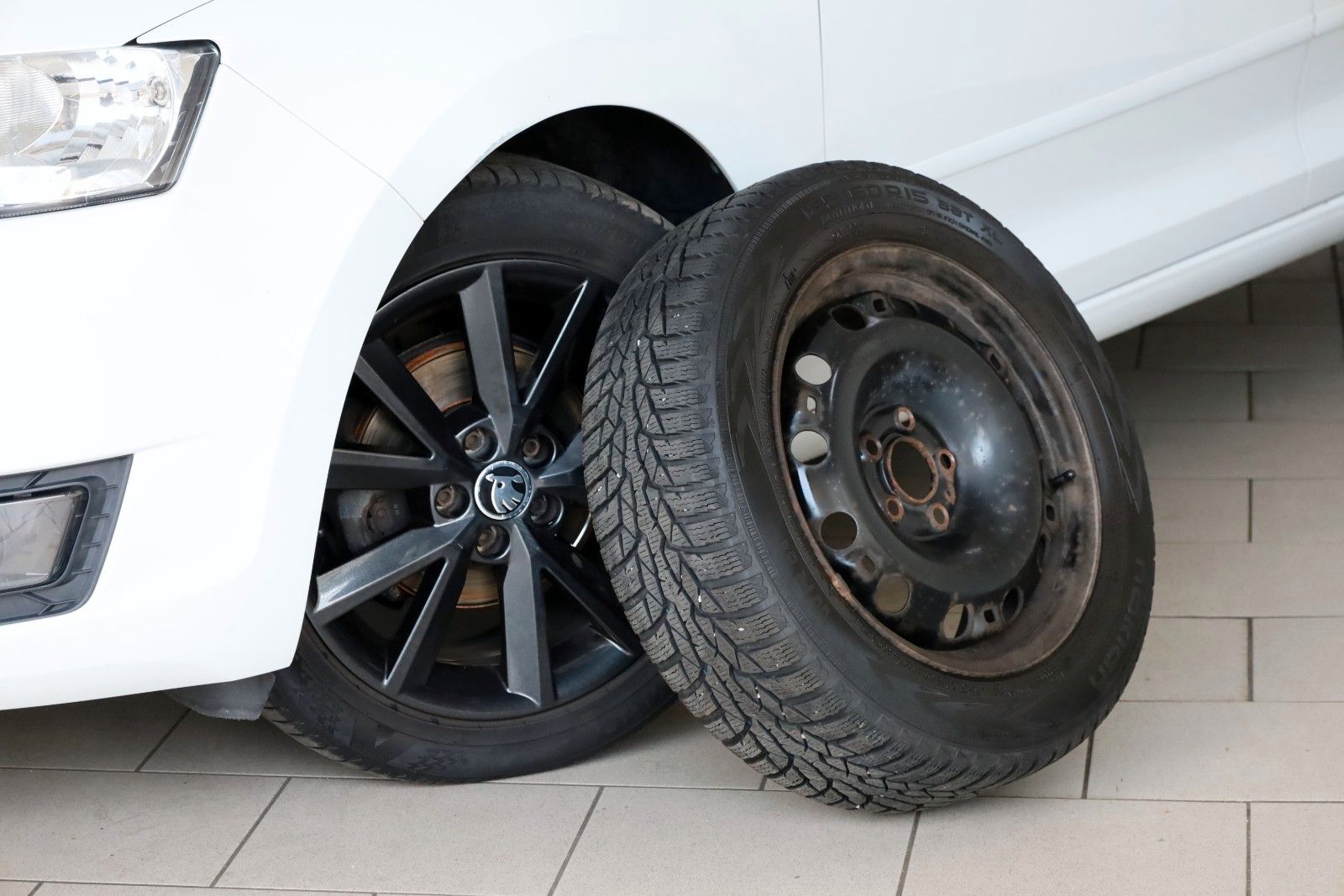 Fahrzeugabbildung SKODA Rapid Spaceback Ambition Navi,Panorama,SH,PDC