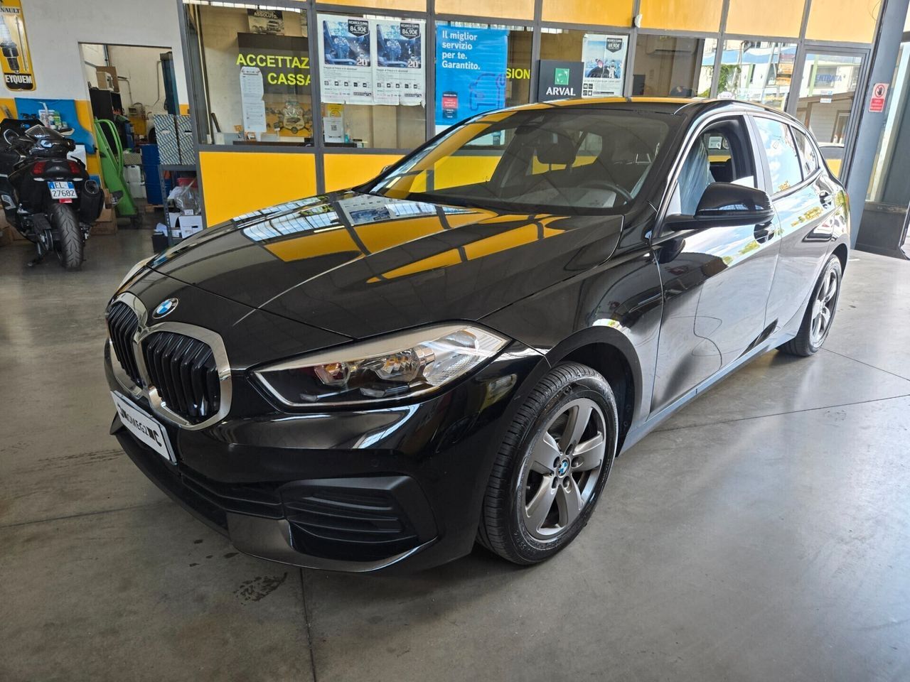 BMW Bmw 116d Business SENZA VINCOLI IVA ESPOSTA imagem 2