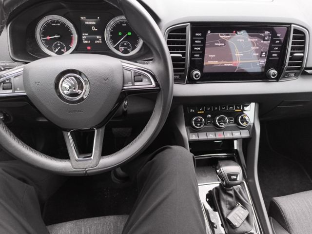 Fahrzeugabbildung SKODA Karoq 1.6 TDI SCR DSG Style LED NAVI KESSY SMART