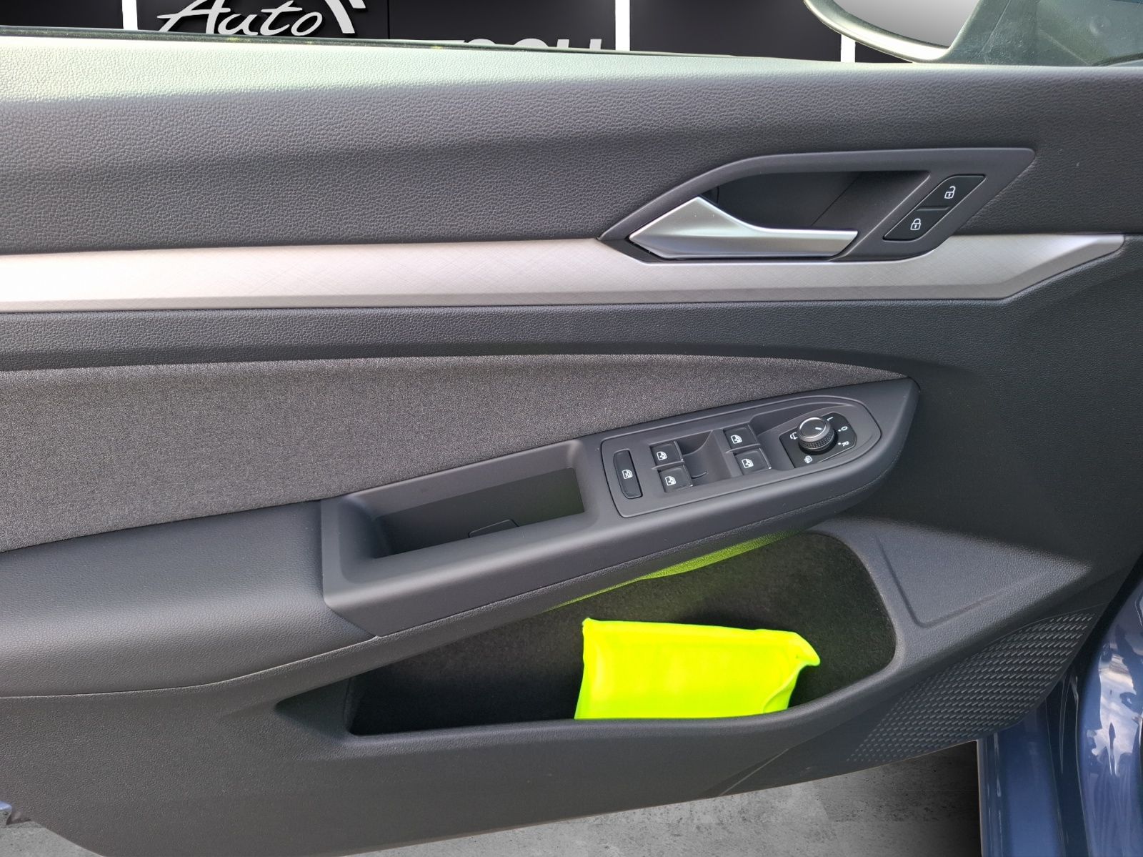 Fahrzeugabbildung Volkswagen Golf VIII Variant TSI Life Standhzg. LED Navi AI