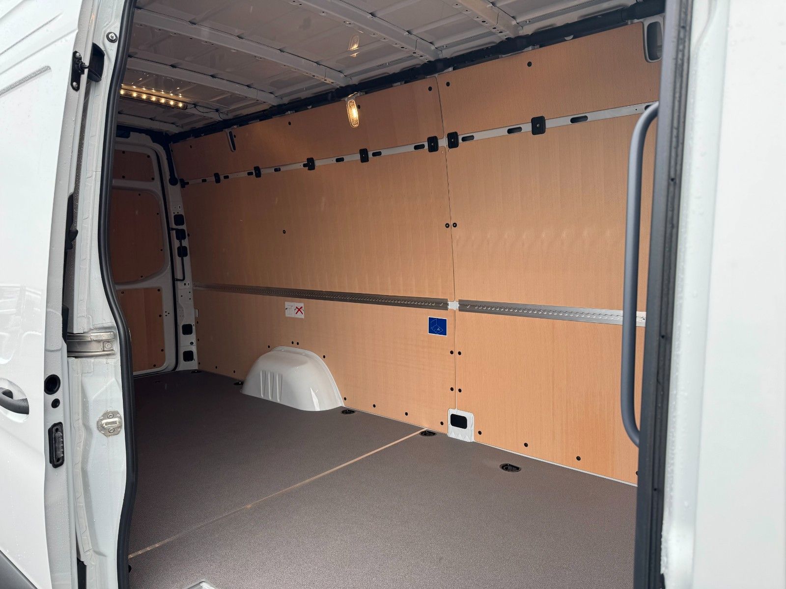 Fahrzeugabbildung Mercedes-Benz Sprinter 319 CDI 4325 Klima Kamera LED