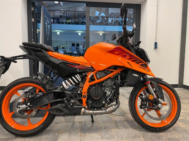 KTM 390 Duke Modell 2024 inkl. Quickshifter