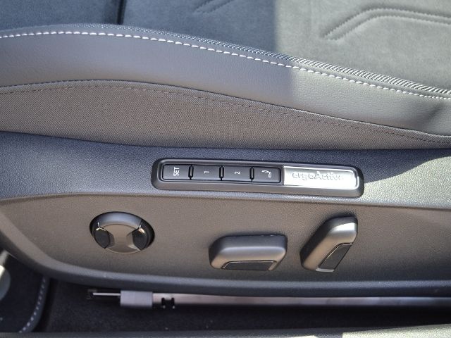 Golf VIII 1.5 eTSI 150 PS DSG "50 Jahre" PANORAM