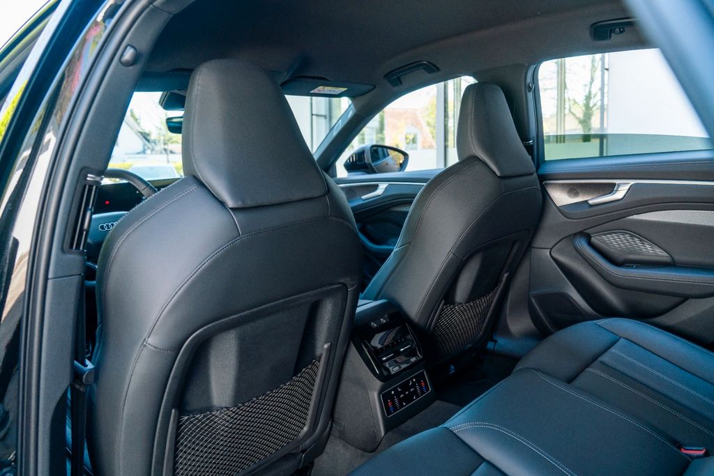 AUDI A6 TDI quattro/ LUFTFAHR./ 21"/ TECH PRO/ S LINE AUDI A6 TDI quattro/ LUFTFAHR./ 21"/ TECH PRO/ S LINE