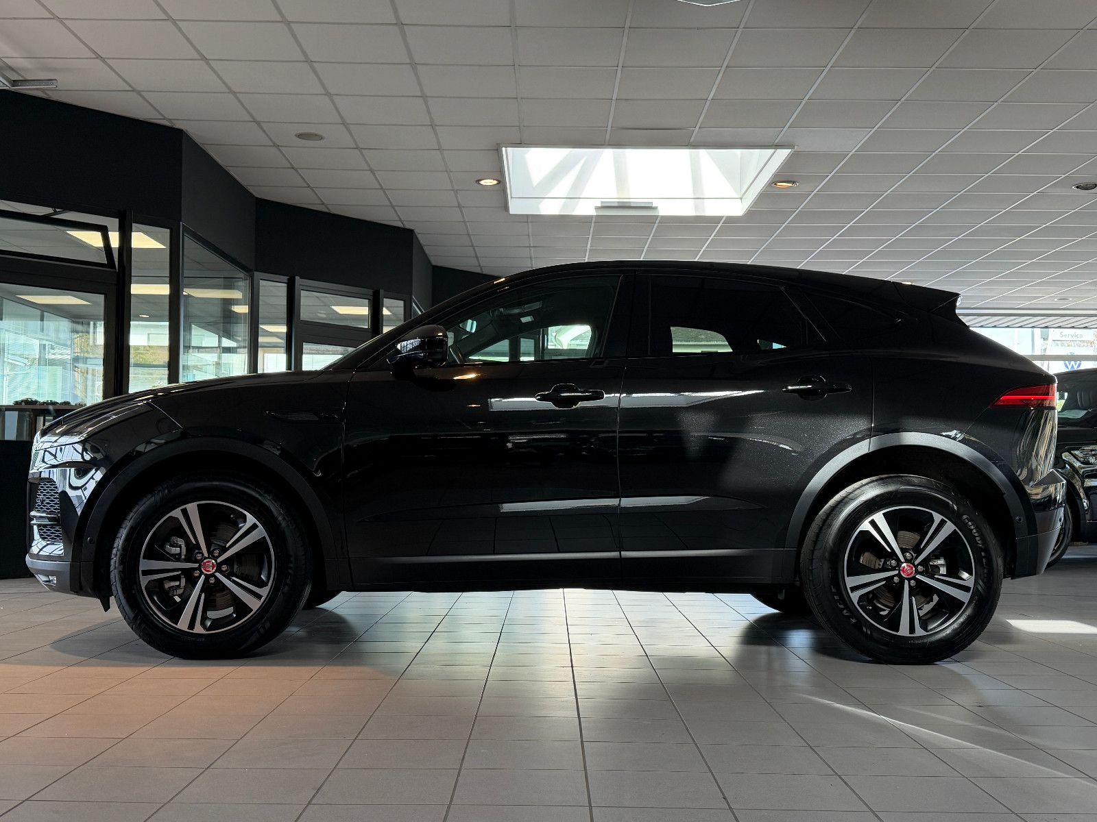 Fahrzeugabbildung Jaguar E-PACE S AWD/BLACK-PACK/360°KAM/LED/3D-KAMERA/