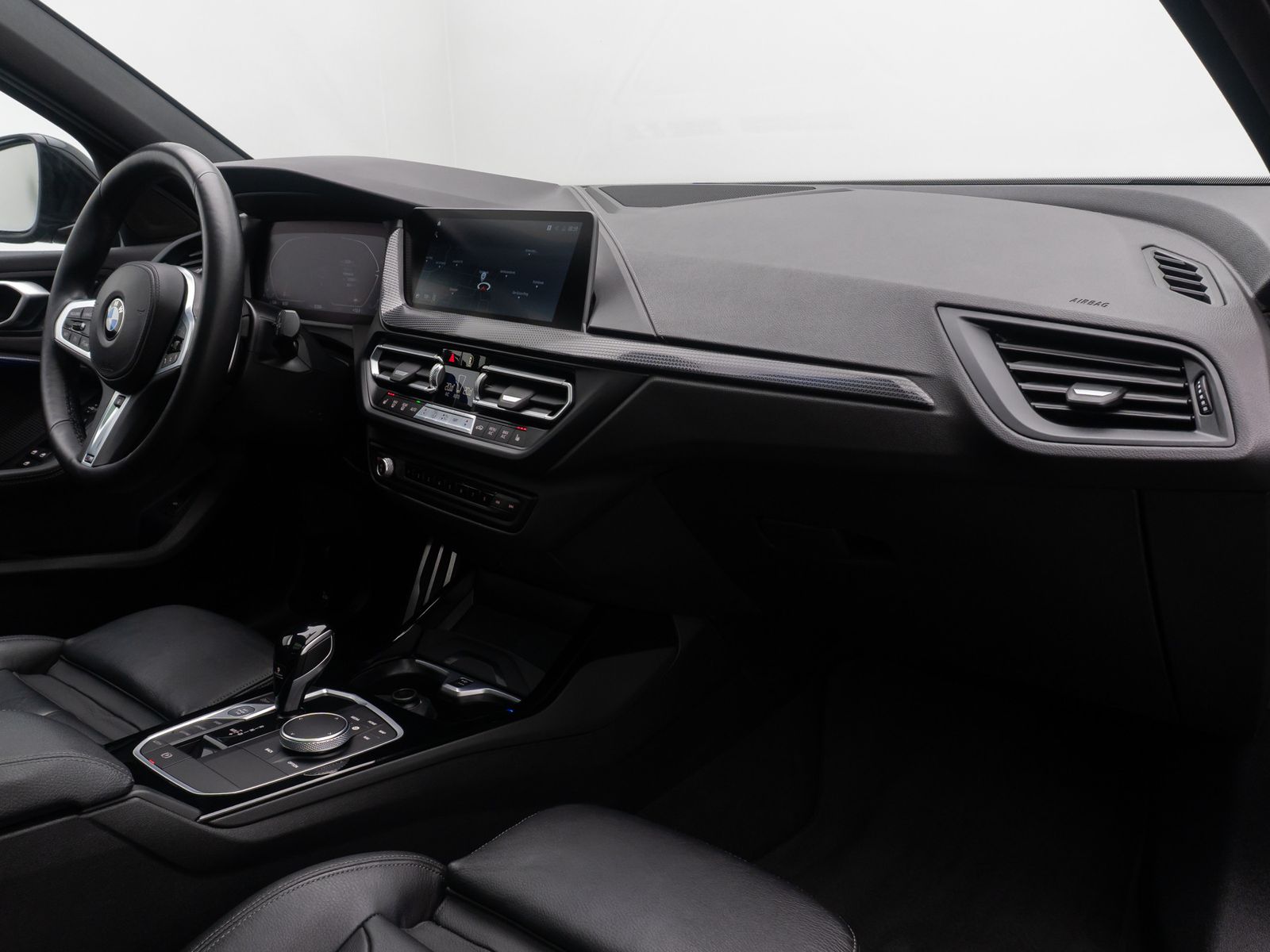 Fahrzeugabbildung BMW 120i M Sport Panoram Kamera DAB HiFi Komfort LED