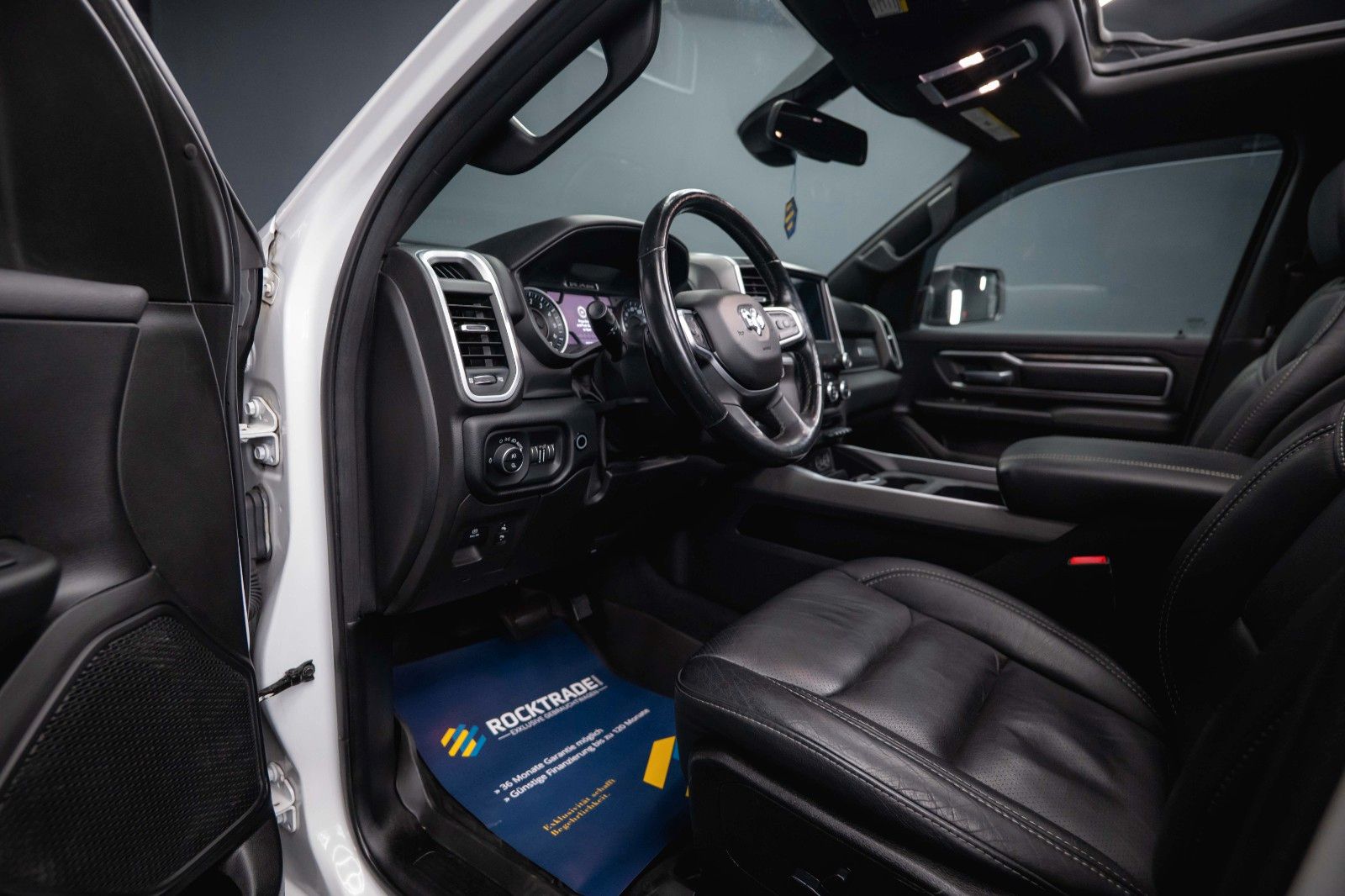 Fahrzeugabbildung Dodge RAM 5.7 V8 HEMI 4x4 OFFROAD Night-Paket *PANO*