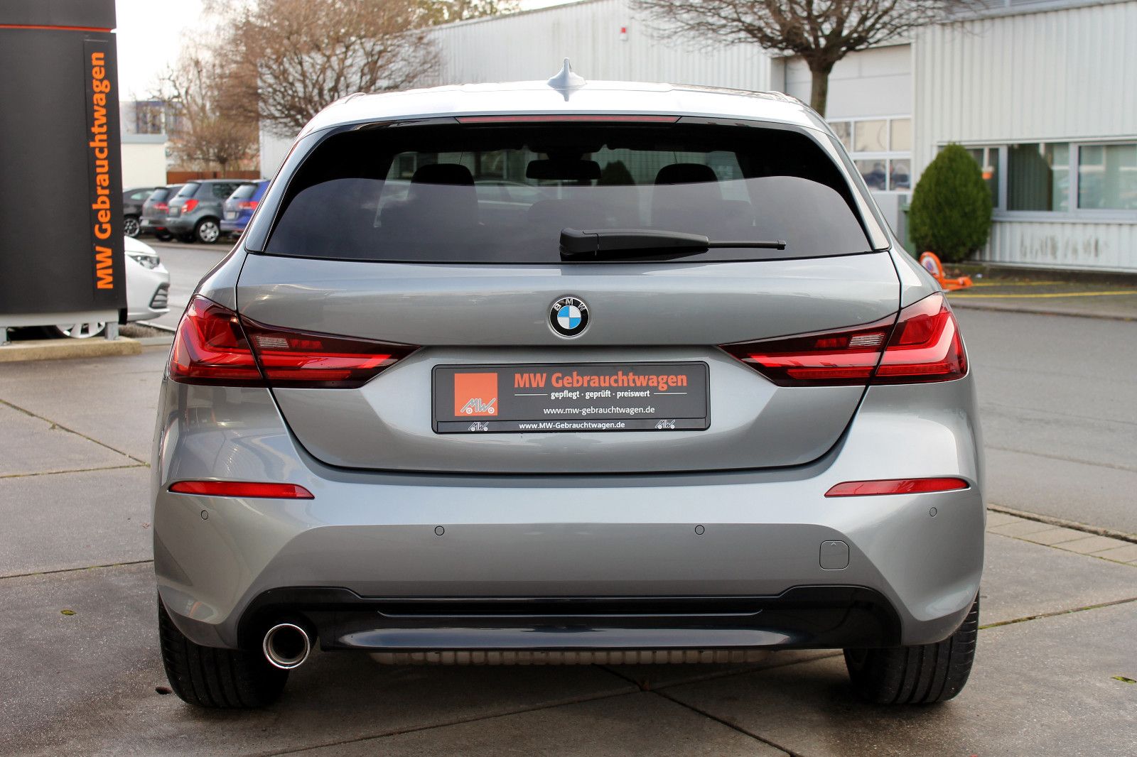 Fahrzeugabbildung BMW 118i Sport-Line Steptr. LED PDC CarPlay SHZ BT