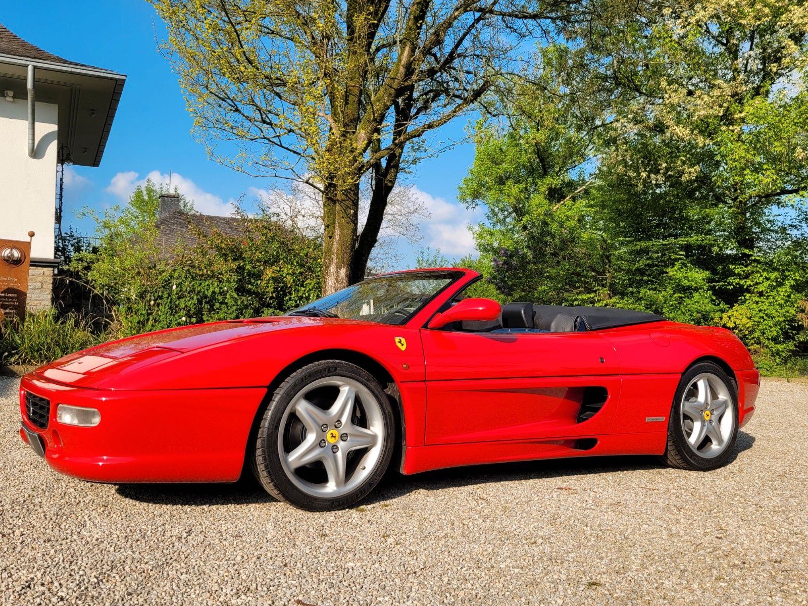 Fahrzeugabbildung Ferrari F355 Spider/Schalter/Bestzustand/Top+Original
