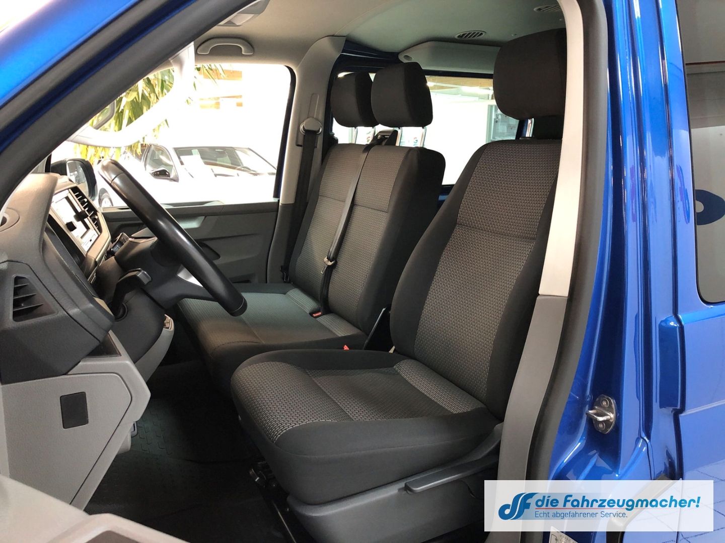 Fahrzeugabbildung Volkswagen Transporter T6.1 Kombi Mixto DoKa lang LED E6d 1