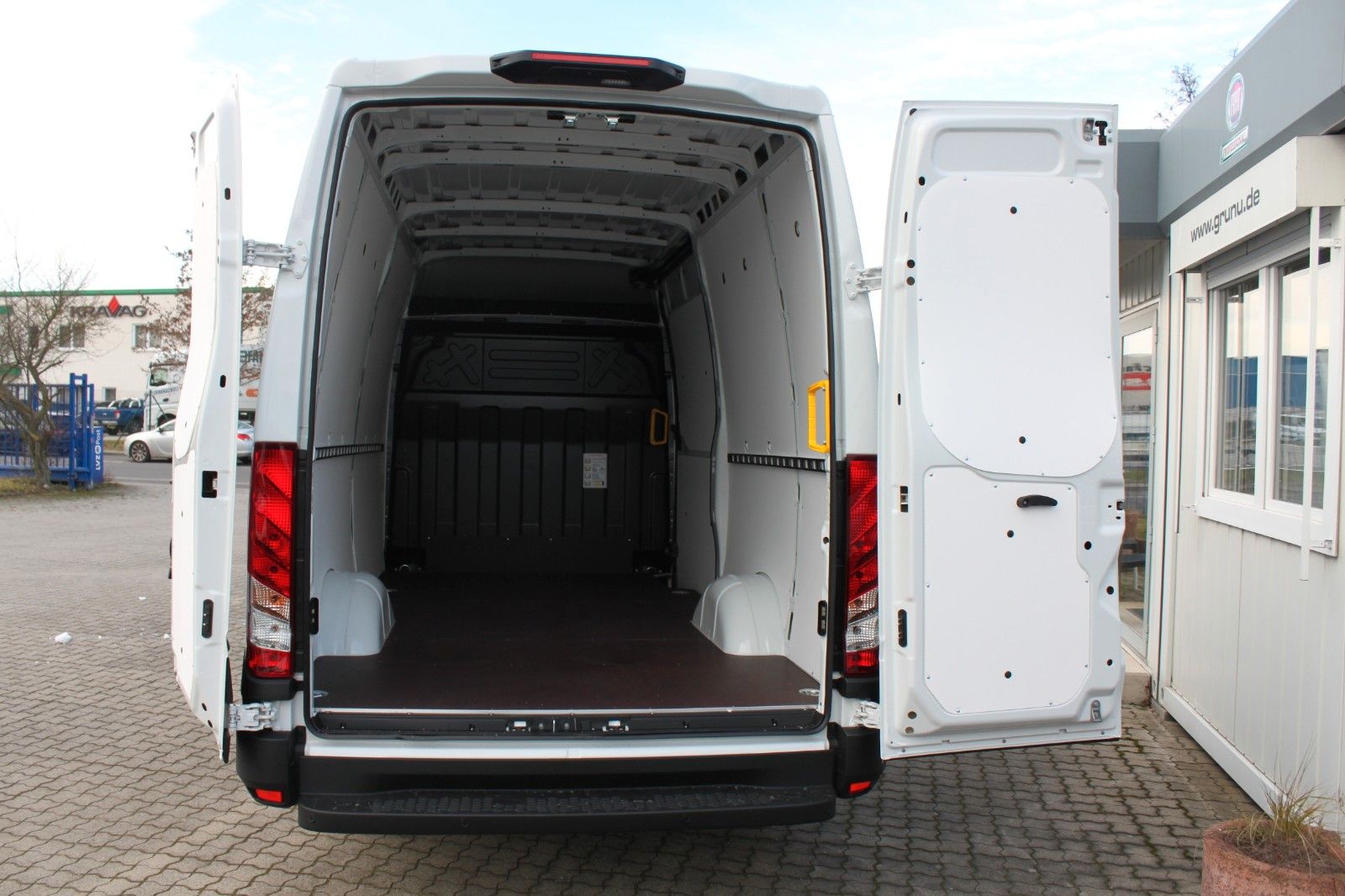 Fahrzeugabbildung Iveco Daily 35S16A8 V MY24  Radstand 3520L