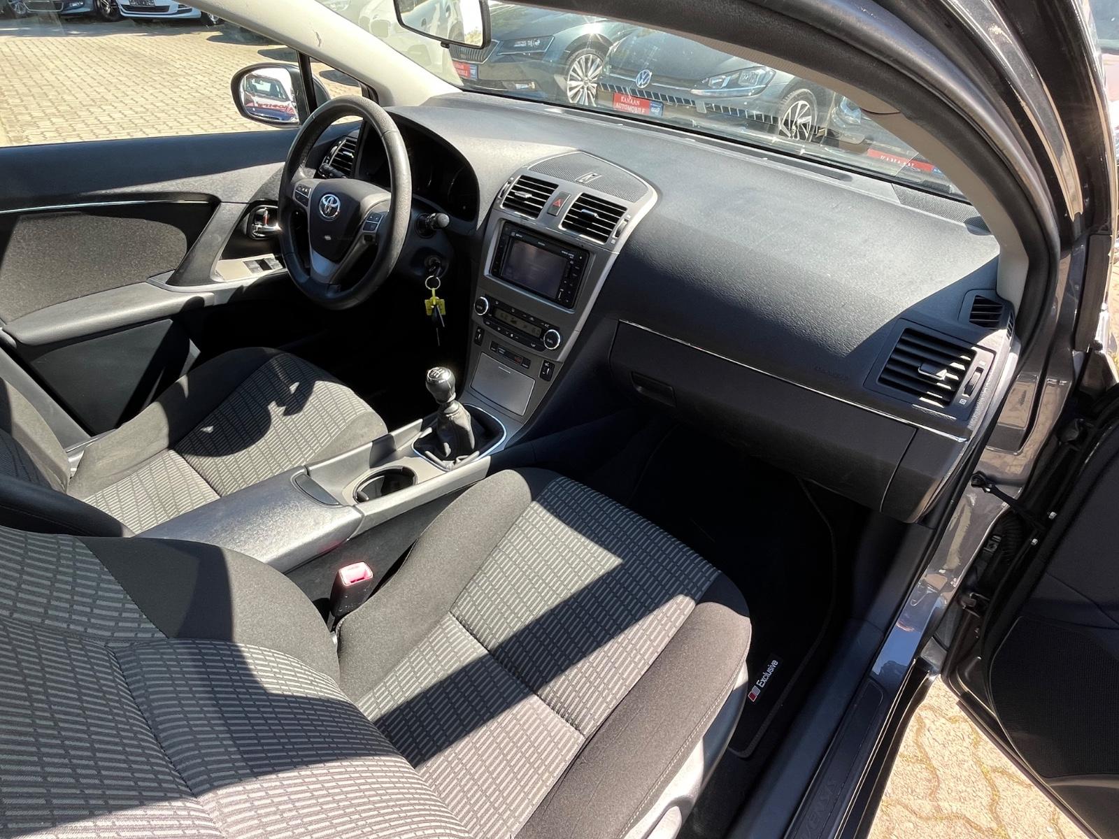 Toyota Avensis 2011 — photo 12