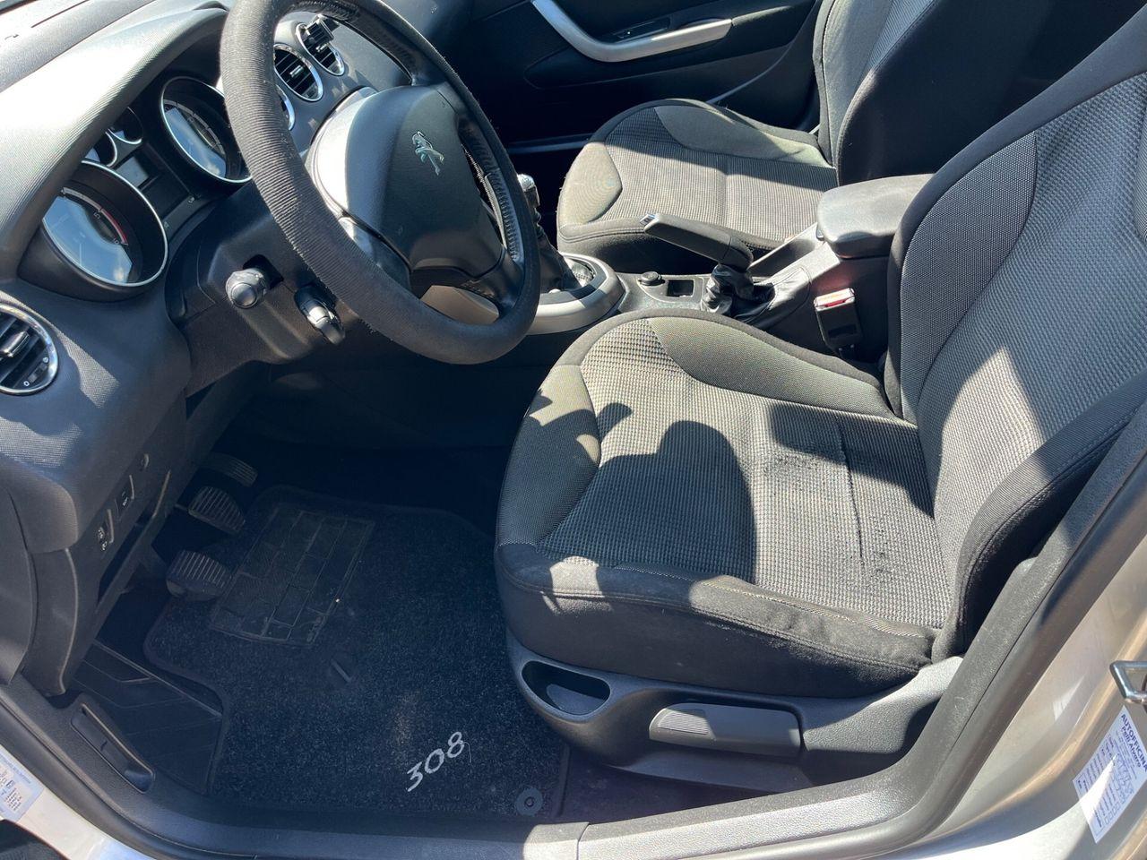 Peugeot 308 2011 — photo 7