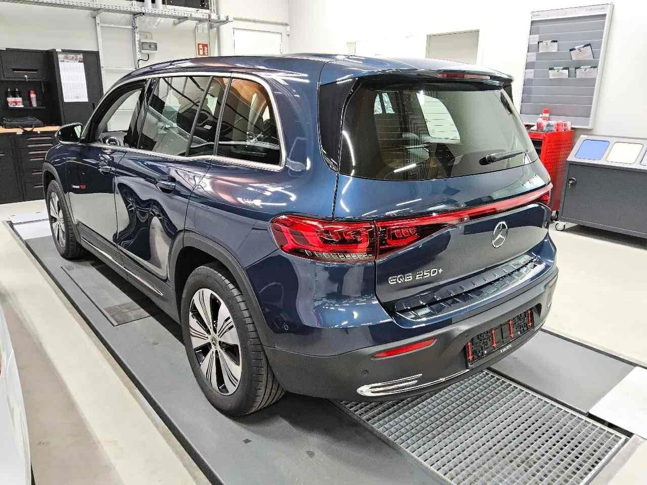 Mercedes-Benz EQB 250 + Burmester Inno ACC BLIS HuD imagem 2