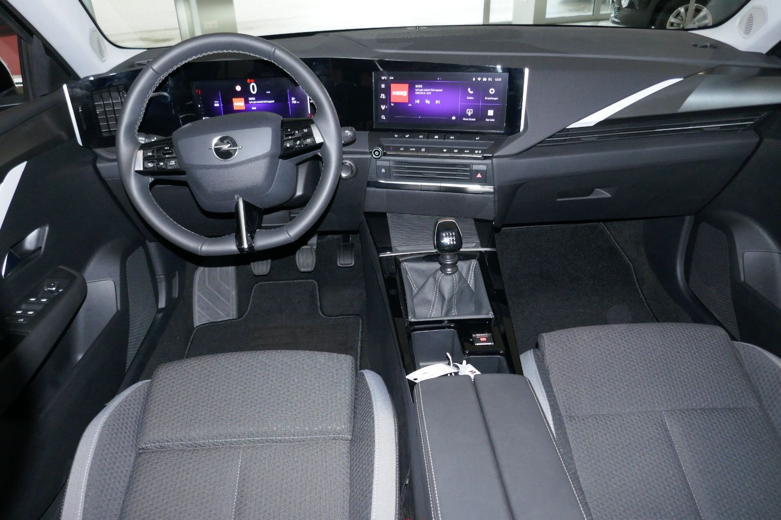 Fahrzeugabbildung Opel Astra-L  Lim. Business Edition / SHZ/Kamera/PDC