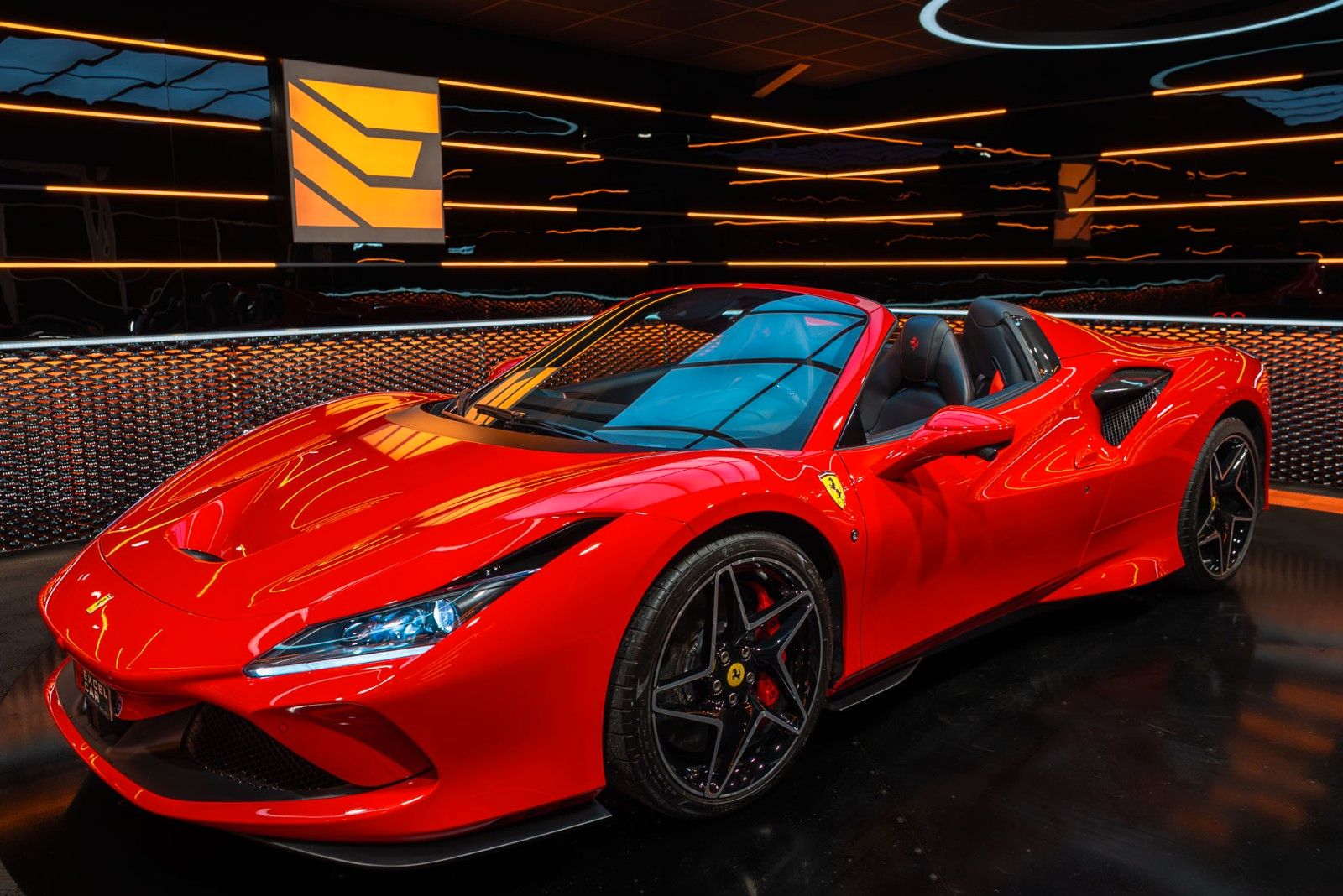 FERRARI F8