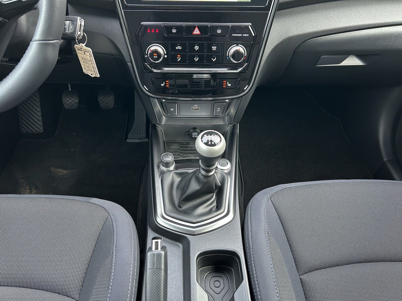 Fahrzeugabbildung Ssangyong Tivoli Fizz 1.5 T-GDI KAMERA/SHZ/NAVI/TEMPOMAT/