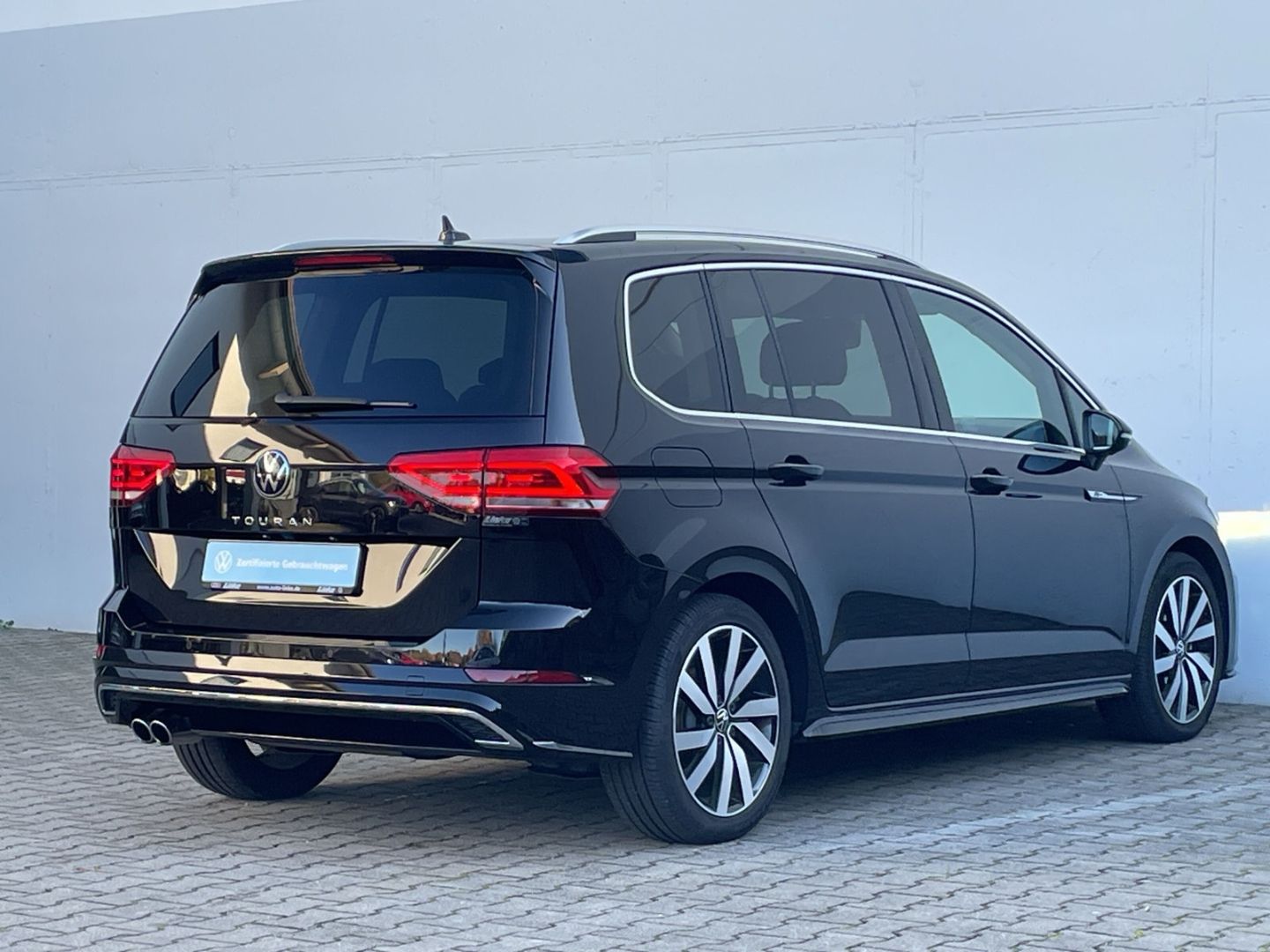 Touran 2.0TDI DSG R-Line AHK/Kamera/ACC/Navi/LED