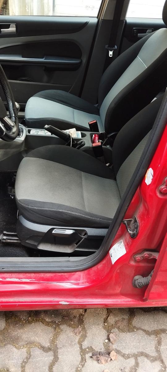 Ford Focus 2010 — photo 10