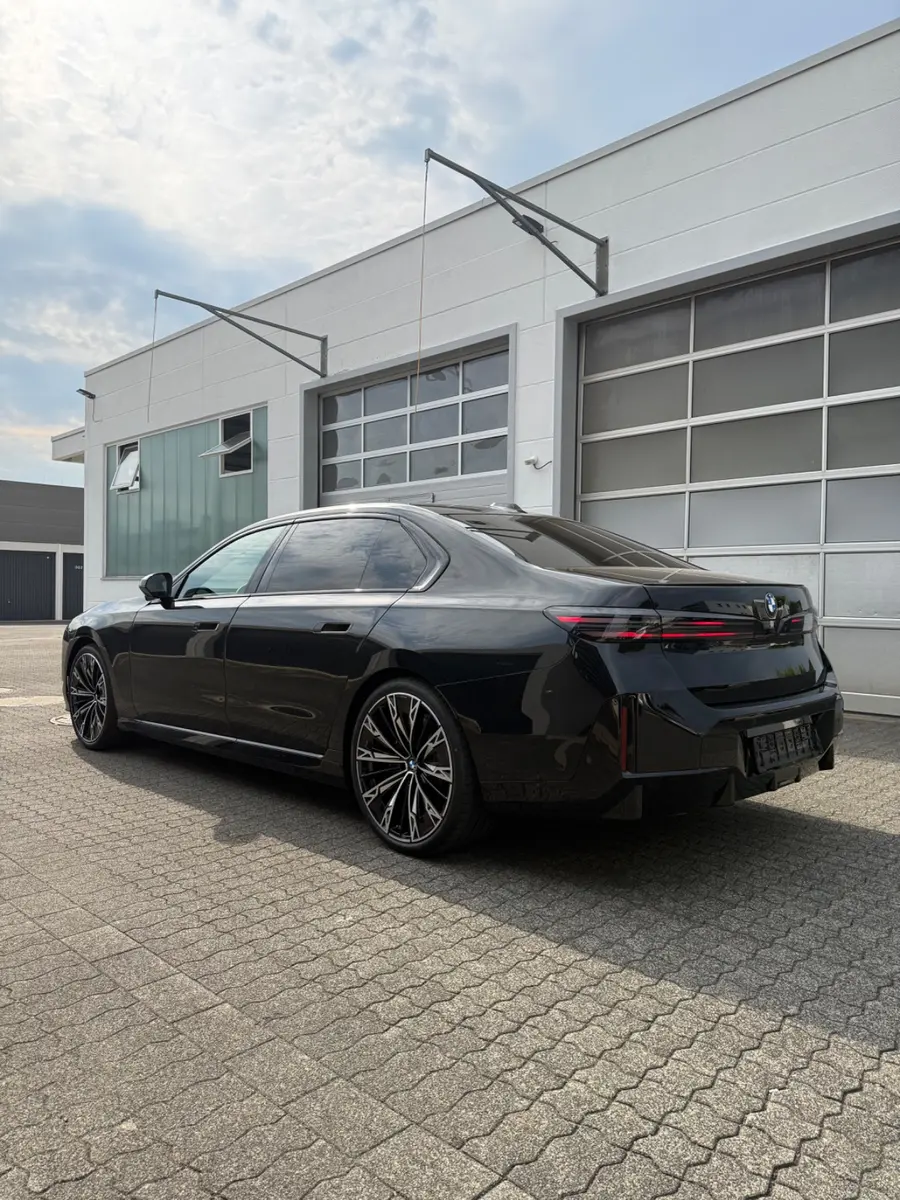 BMW 740i xDrive/B&W/SkyL/Kristal/Carbon/Integral