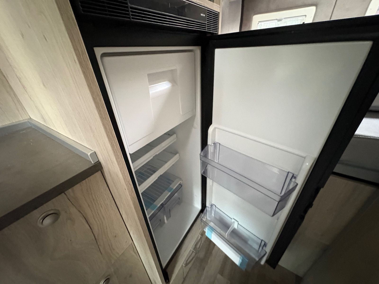 Fahrzeugabbildung MegaMobil 600 Classic - TV-Lithium-Solar-AHK-Media-18